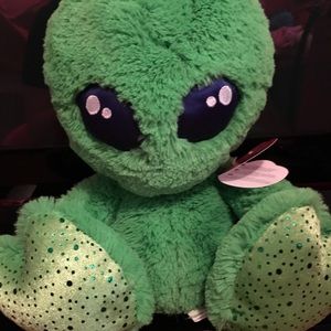 Stuffed green alien 👽